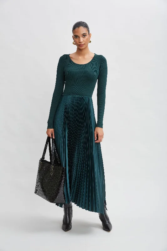 Long Sleeve Knit Pleated Dress