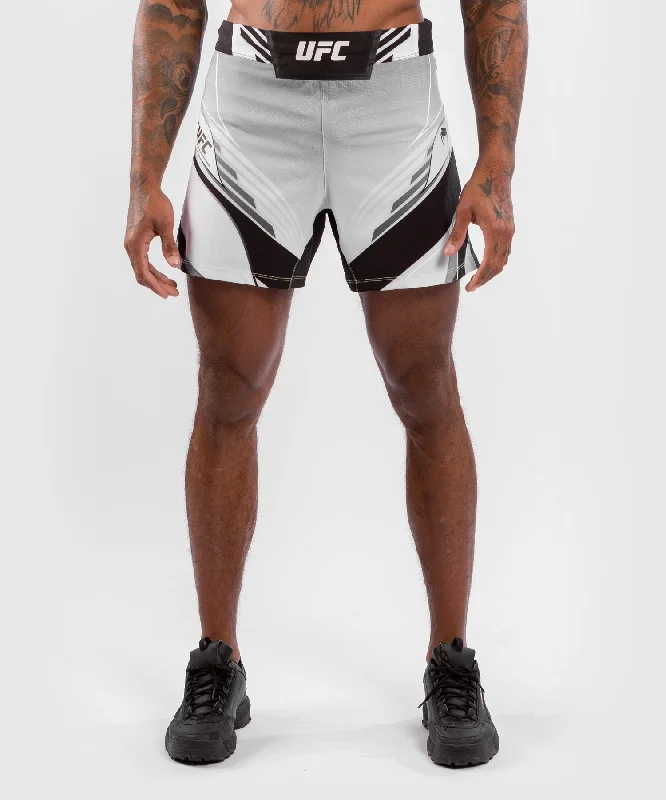 Men's camo print cargo shorts for outdoor adventuresFightshort Homme UFC Venum Authentic Fight Night - Coupe Courte - Blanc Men's camo print cargo shorts for outdoor adventuresFightshort Homme UFC Venum Authentic Fight Night - Coupe Courte - Blanc