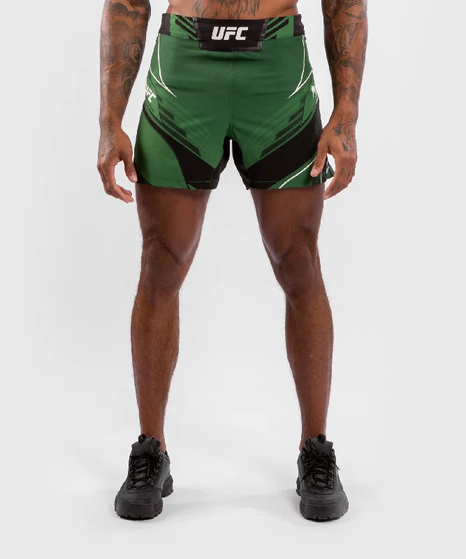 Men's pleated front twill shorts for a classic and sophisticated appearanceFightshort Homme UFC Venum Authentic Fight Night - Coupe Courte - Vert Men's pleated front twill shorts for a classic and sophisticated appearanceFightshort Homme UFC Venum Authentic Fight Night - Coupe Courte - Vert