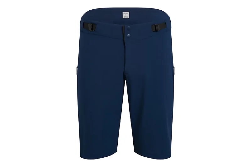 Men's pleated front twill shorts for a classic and sophisticated appearanceTrail Fast & Light Short Men's pleated front twill shorts for a classic and sophisticated appearanceTrail Fast & Light Short