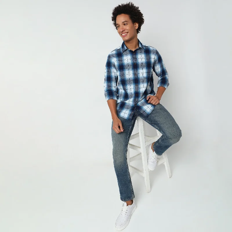 Men's Two - Tone Contrast Panel Casual Shirts in White and Navy for a Stylish and Eye - Catching DesignRegular Fit Checkered Shirt Men's Two - Tone Contrast Panel Casual Shirts in White and Navy for a Stylish and Eye - Catching DesignRegular Fit Checkered Shirt