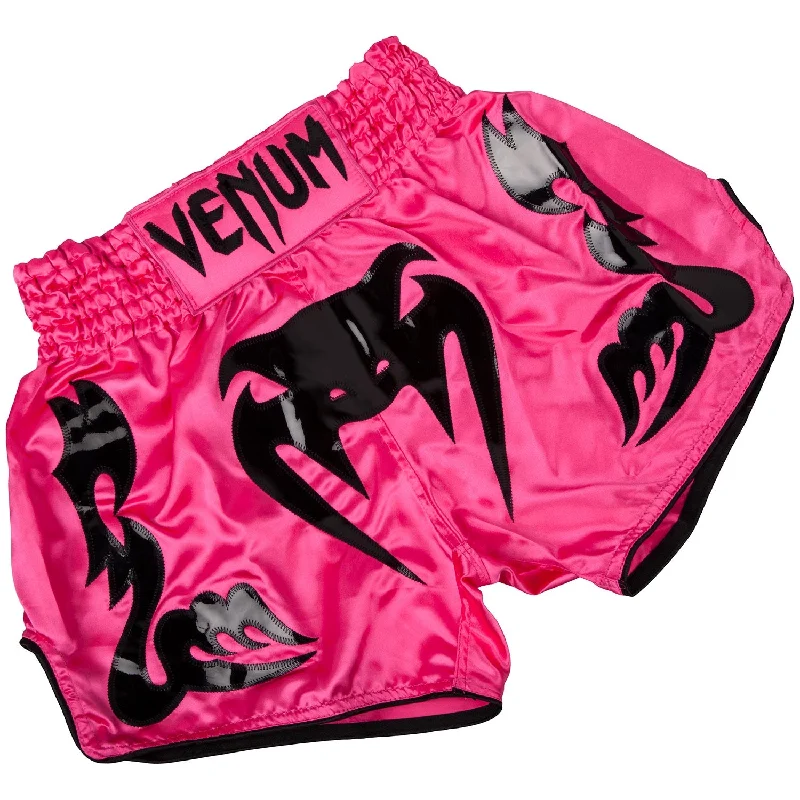 Men's adjustable - length convertible shorts for versatile useShort de boxe thaï Venum Bangkok Inferno - Rose/Noir