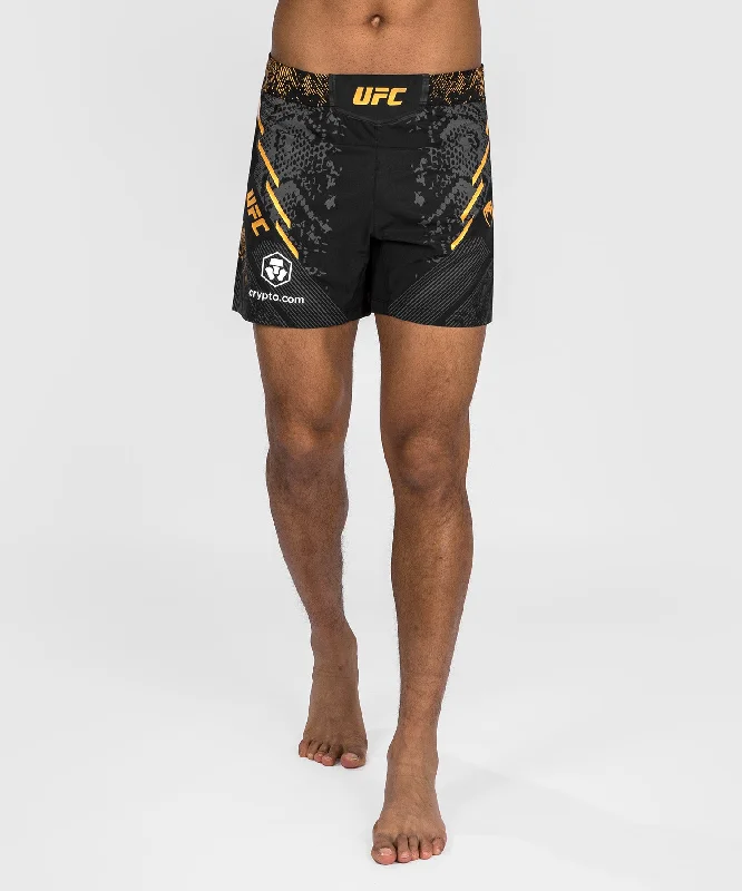 Men's side - stripe track shorts for a sporty running lookShorts de combat Coupe courte pour Hommes UFC Adrenaline by Venum Authentic Fight Night - Champion Men's side - stripe track shorts for a sporty running lookShorts de combat Coupe courte pour Hommes UFC Adrenaline by Venum Authentic Fight Night - Champion