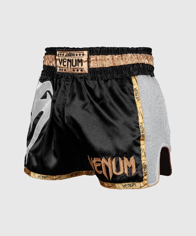 Men's ripped denim shorts for a trendy streetwear aestheticShort de Muay Thai Venum Giant Men's ripped denim shorts for a trendy streetwear aestheticShort de Muay Thai Venum Giant