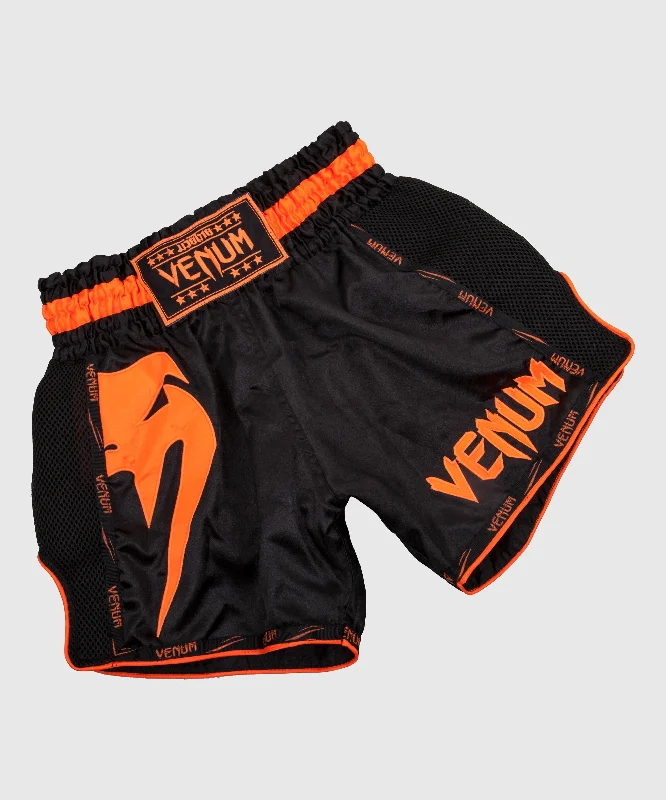 Men's moisture - wicking performance shorts for sweaty outdoor activitiesShort de Muay Thai Venum Giant