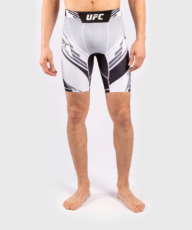 Men's zip - pocket canvas shorts for added functionality during travelShort de Vale Tudo Homme UFC Venum Pro Line - Blanc Men's zip - pocket canvas shorts for added functionality during travelShort de Vale Tudo Homme UFC Venum Pro Line - Blanc
