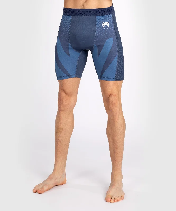 Men's pleated front twill shorts for a classic and sophisticated appearanceShort de Vale Tudo Pour Hommes Venum Attack - Bleu Marine Men's pleated front twill shorts for a classic and sophisticated appearanceShort de Vale Tudo Pour Hommes Venum Attack - Bleu Marine