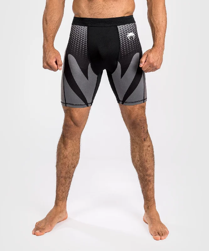 Men's checkered pattern wool shorts for a stylish winter layering optionShort de Vale Tudo Pour Hommes Venum Attack - Noir Men's checkered pattern wool shorts for a stylish winter layering optionShort de Vale Tudo Pour Hommes Venum Attack - Noir