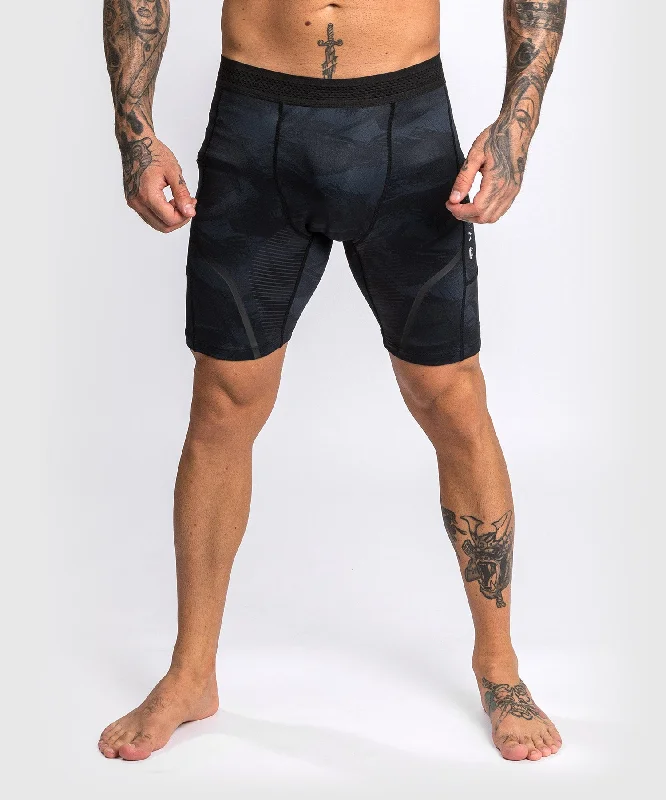 Men's moisture - wicking performance shorts for sweaty outdoor activitiesShort de Vale Tudo Venum Electron 3.0 - Noir