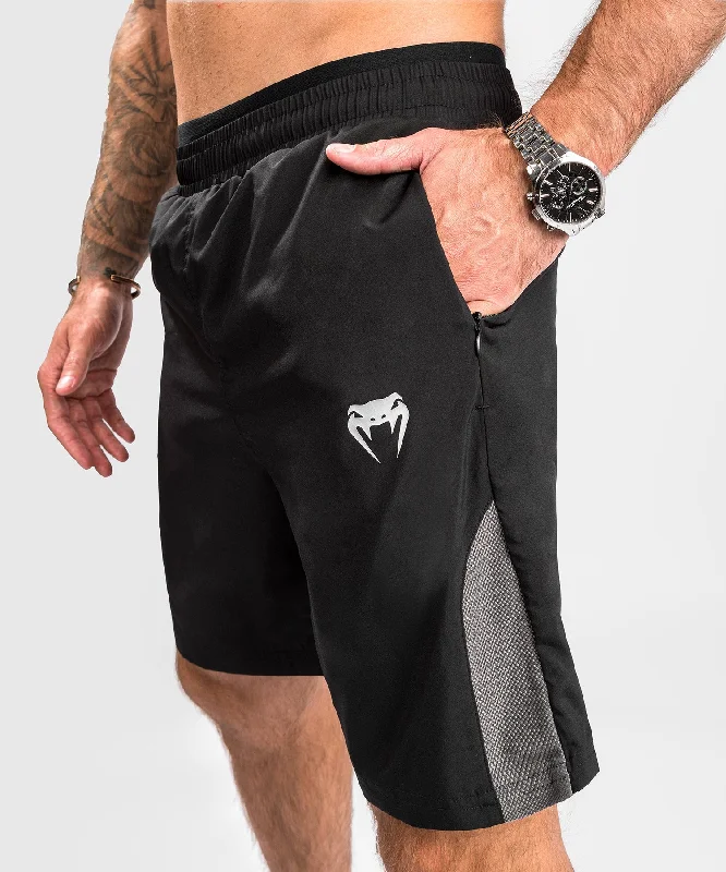 Men's adjustable - length convertible shorts for versatile useShort d'entraînement Venum Jaws 2.0 - Noir Men's adjustable - length convertible shorts for versatile useShort d'entraînement Venum Jaws 2.0 - Noir