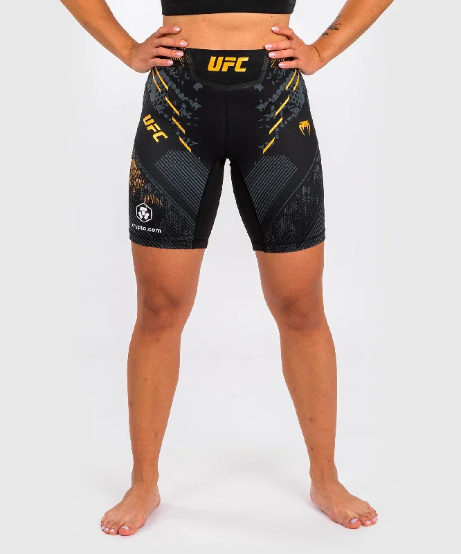 Men's pleated front twill shorts for a classic and sophisticated appearanceShorts Vale Tudo Long Fit pour Femmes UFC Adrenaline by Venum Authentic Fight Night - Champion Men's pleated front twill shorts for a classic and sophisticated appearanceShorts Vale Tudo Long Fit pour Femmes UFC Adrenaline by Venum Authentic Fight Night - Champion
