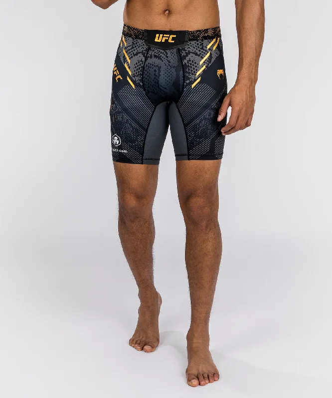 Men's moisture - wicking performance shorts for sweaty outdoor activitiesShorts Vale Tudo pour Hommes UFC Adrenaline by Venum Authentic Fight Night - Champion