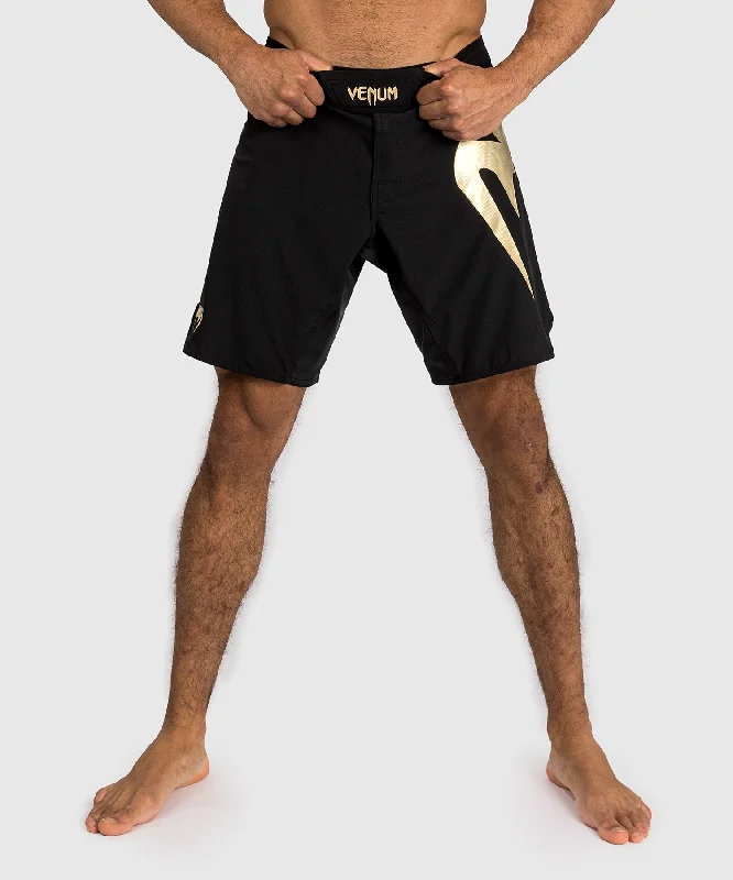 Men's adjustable - length convertible shorts for versatile useShorts de combat Venum Light 5.0 - Noir/Or Men's adjustable - length convertible shorts for versatile useShorts de combat Venum Light 5.0 - Noir/Or