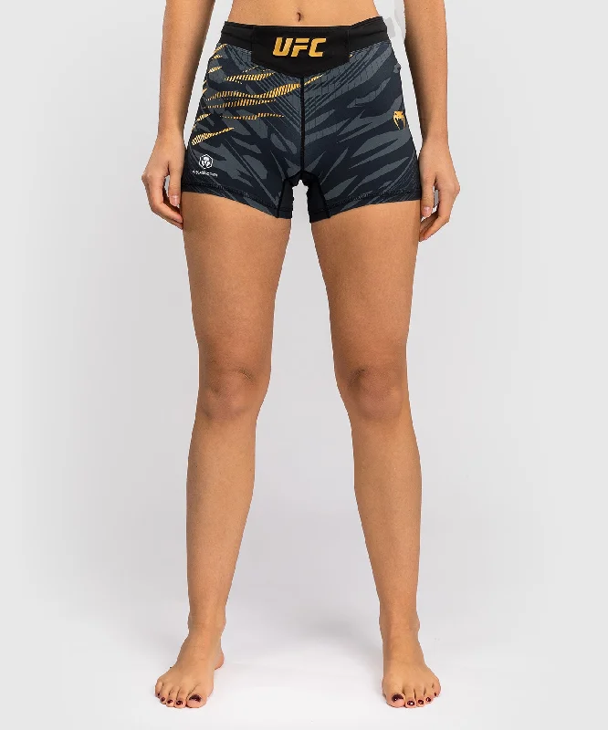 Men's zip - pocket canvas shorts for added functionality during travelShorts Vale Tudo pour Femmes UFC Fusion by Venum Authentic Fight Night - Coupe Courte - Champion Men's zip - pocket canvas shorts for added functionality during travelShorts Vale Tudo pour Femmes UFC Fusion by Venum Authentic Fight Night - Coupe Courte - Champion