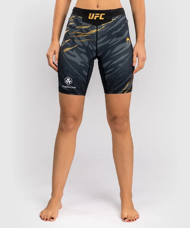 Men's drawstring casual linen shorts for a laid - back summer lookShorts Vale Tudo pour Femmes UFC Fusion by Venum Authentic Fight Night - Coupe Longue - Champion Men's drawstring casual linen shorts for a laid - back summer lookShorts Vale Tudo pour Femmes UFC Fusion by Venum Authentic Fight Night - Coupe Longue - Champion
