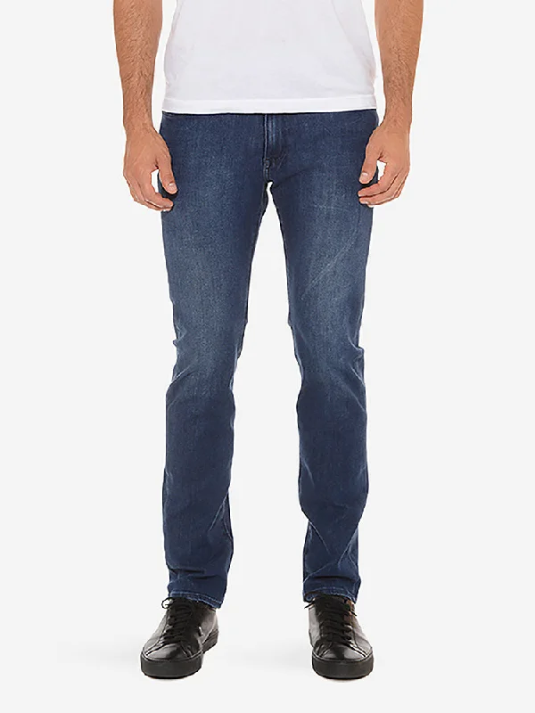 Men's Low - Rise Jeans in a Light Wash for a Casual and Youthful LookSlim Broome Jeans Men's Low - Rise Jeans in a Light Wash for a Casual and Youthful LookSlim Broome Jeans