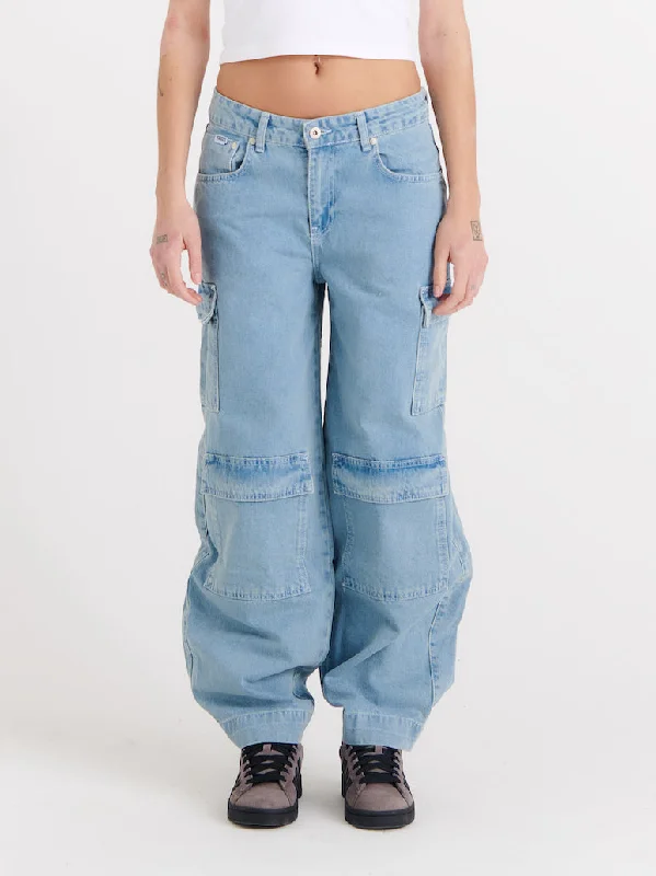 Men's Ripped Skinny Jeans in Acid Wash for an Edgy and Punk - Inspired StyleBalloon Jean - Light Blue Men's Ripped Skinny Jeans in Acid Wash for an Edgy and Punk - Inspired StyleBalloon Jean - Light Blue