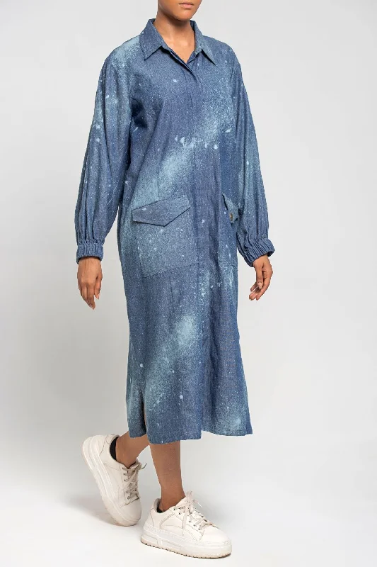 Plus Size Men's Relaxed Fit Jeans with a Faded Wash for a Vintage - Inspired LookTrench Coat Tunic With Flap Pockets Plus Size Men's Relaxed Fit Jeans with a Faded Wash for a Vintage - Inspired LookTrench Coat Tunic With Flap Pockets