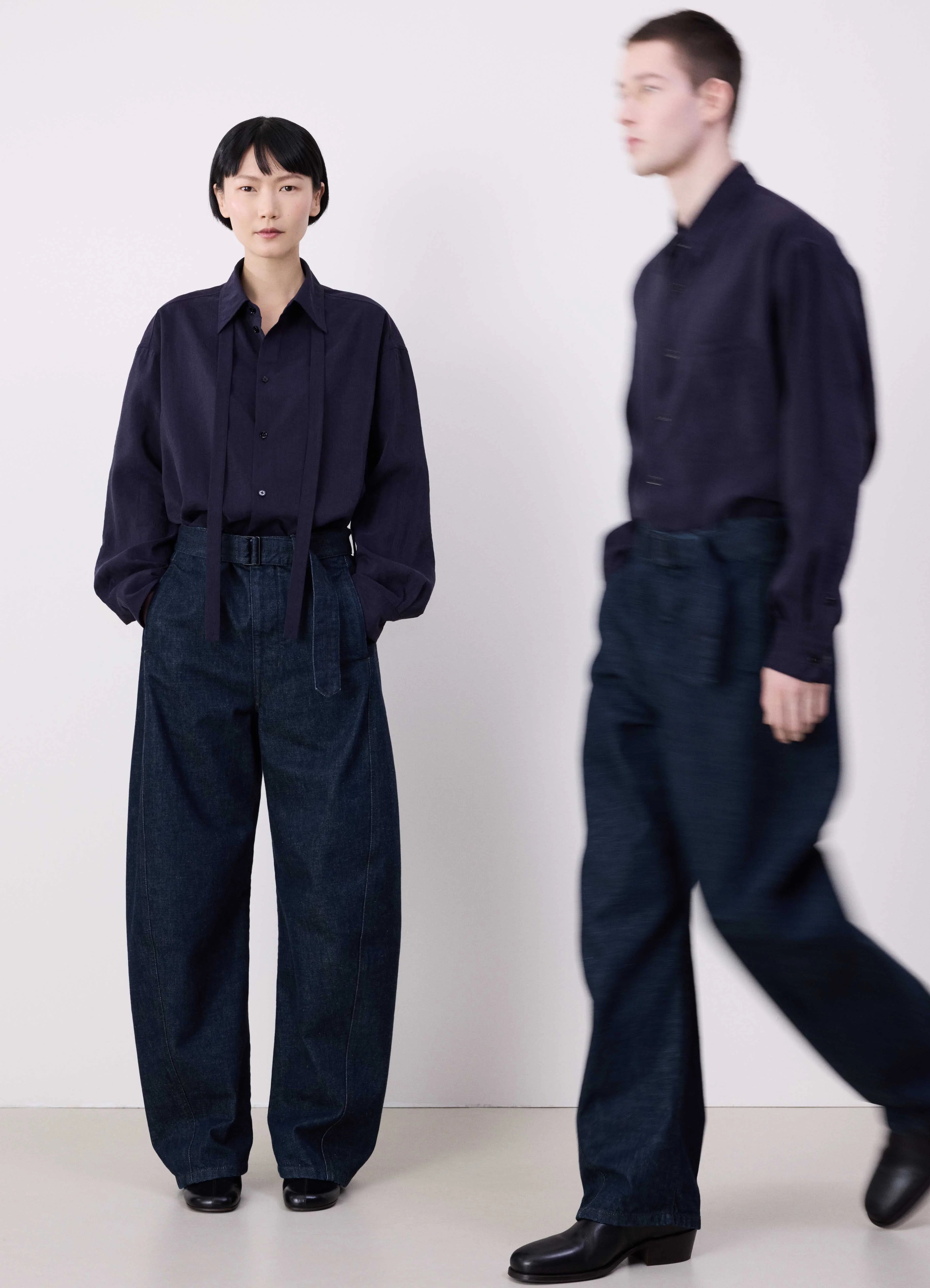 Men's Slim Fit Stretch Jeans in Dark Wash for a Modern and Comfortable LookTWISTED BELTED PANTS Men's Slim Fit Stretch Jeans in Dark Wash for a Modern and Comfortable LookTWISTED BELTED PANTS
