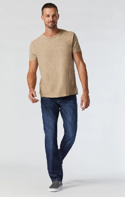 Men's Jeans with a Frayed Hem for a Casual and Effortless StyleZACH STRAIGHT LEG IN INDIGO BRUSHED MAUI Men's Jeans with a Frayed Hem for a Casual and Effortless StyleZACH STRAIGHT LEG IN INDIGO BRUSHED MAUI