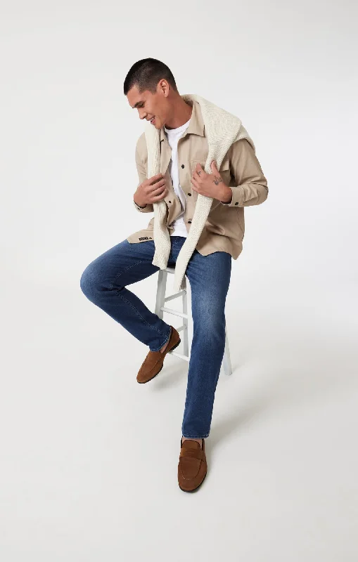 Men's Jeans with a Hidden Coin Pocket for Added ConvenienceZACH STRAIGHT LEG IN MID BRUSHED SUPERMOVE Men's Jeans with a Hidden Coin Pocket for Added ConvenienceZACH STRAIGHT LEG IN MID BRUSHED SUPERMOVE