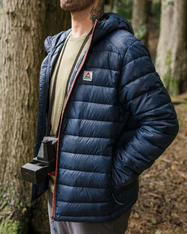 Waterproof men jackets with taped seams for heavy rain protectionRoamer Recycled 2.0 Insulated Jacket - Rich Navy Waterproof men jackets with taped seams for heavy rain protectionRoamer Recycled 2.0 Insulated Jacket - Rich Navy