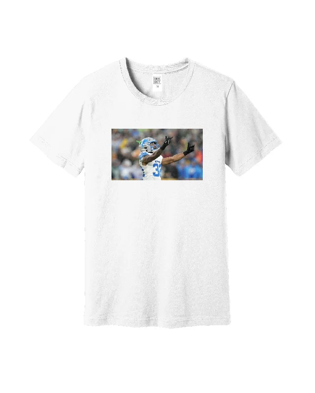 Men's distressed denim - look t - shirts with a rugged appealInk Detroit - Branch flipping off packer fans T-Shirt - White Men's distressed denim - look t - shirts with a rugged appealInk Detroit - Branch flipping off packer fans T-Shirt - White