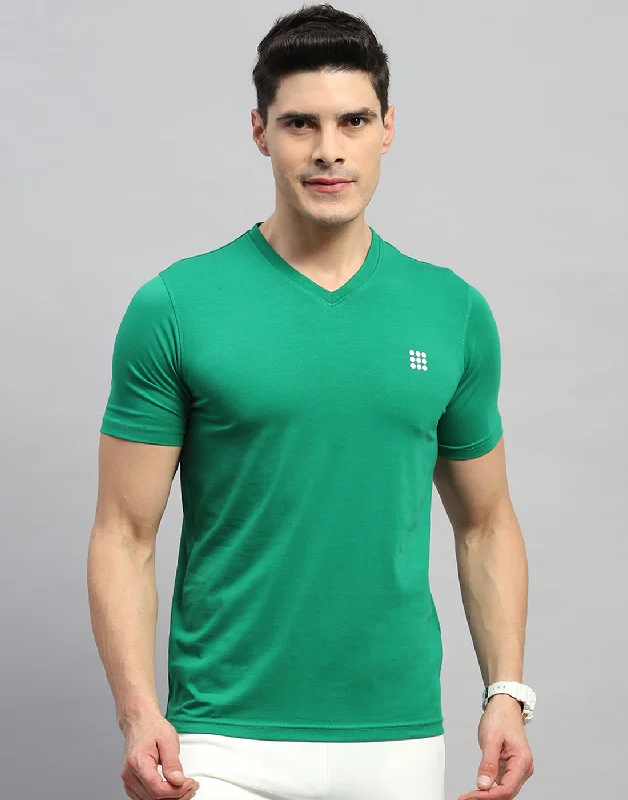 Men's slim - fit graphic t - shirts with vintage rock band printsMen Green Solid V Neck Half Sleeve T-Shirt Men's slim - fit graphic t - shirts with vintage rock band printsMen Green Solid V Neck Half Sleeve T-Shirt