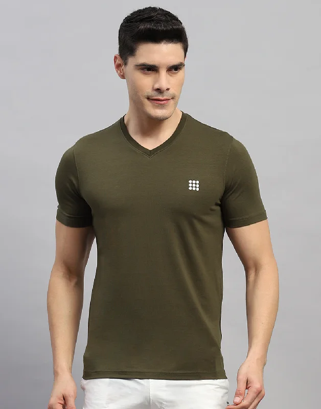 Men's plus - size pocket t - shirts with a classic lookMen Olive Solid V Neck Half Sleeve T-Shirt Men's plus - size pocket t - shirts with a classic lookMen Olive Solid V Neck Half Sleeve T-Shirt