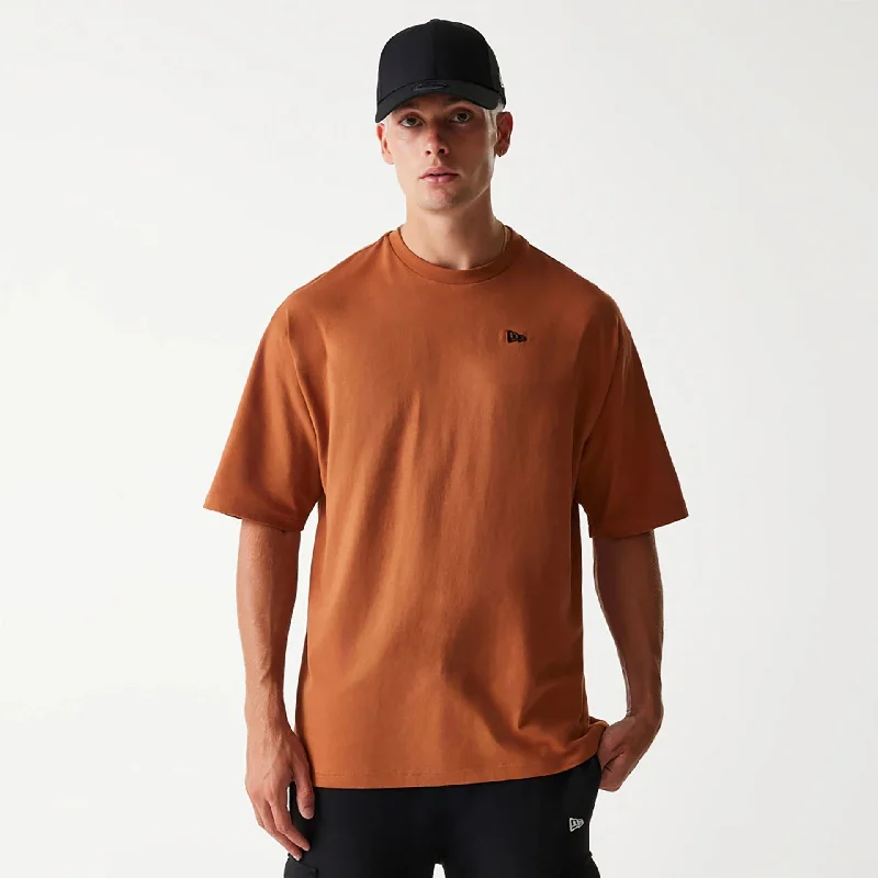 Men's plus - size pocket t - shirts with a classic lookNew Era Essential Brown Oversized T-Shirt