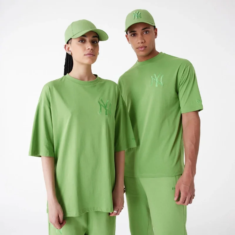 Men's moisture - wicking athletic t - shirts for intense workoutsNew York Yankees League Essential Green Oversized T-Shirt Men's moisture - wicking athletic t - shirts for intense workoutsNew York Yankees League Essential Green Oversized T-Shirt