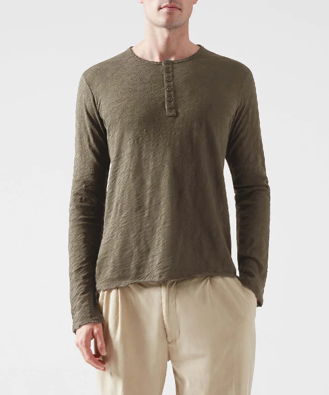 Men's antimicrobial t - shirts for odor - free freshness during travelSlub Jersey Destroyed Wash Henley - Army