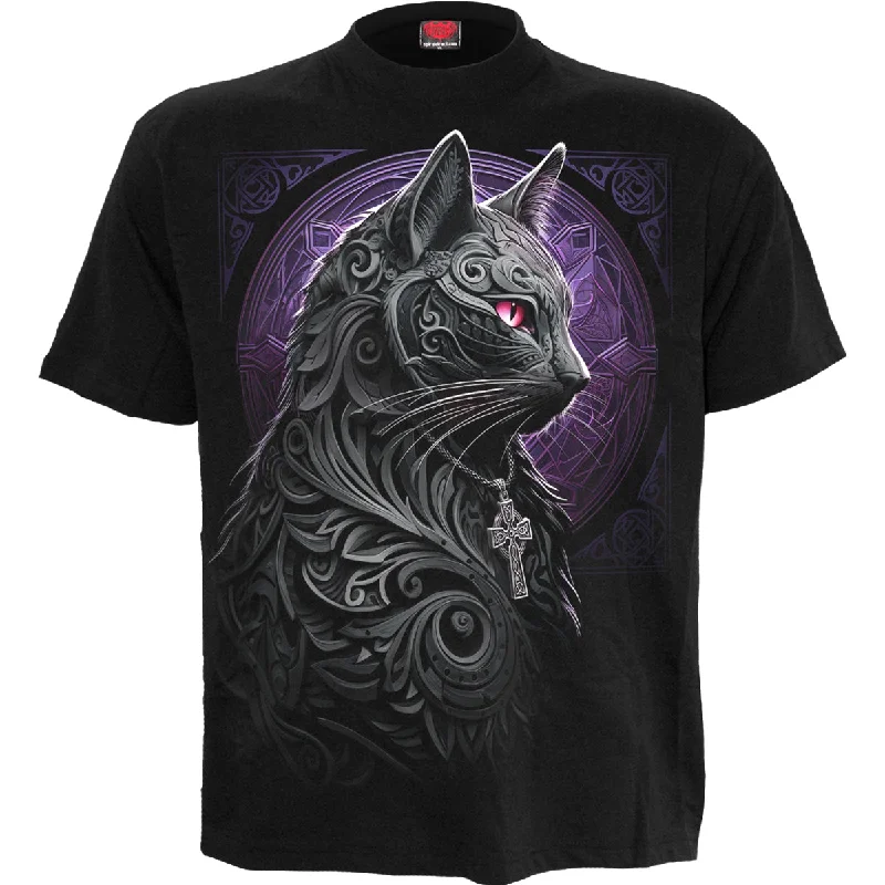 Men's distressed denim - look t - shirts with a rugged appealCELTIC WHISKERS - Front Print T-Shirt Black Men's distressed denim - look t - shirts with a rugged appealCELTIC WHISKERS - Front Print T-Shirt Black
