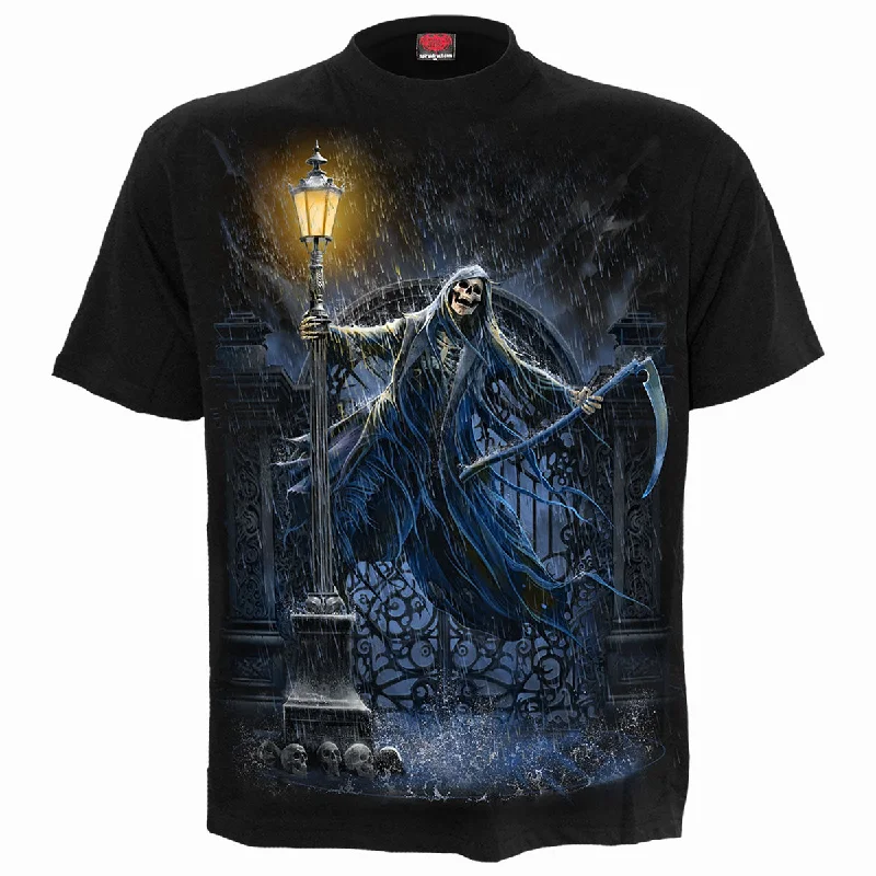 Men's moisture - wicking athletic t - shirts for intense workoutsREAPING IN THE RAIN - T-Shirt Black